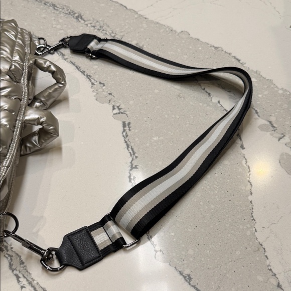 THINK ROYLN Metallic Silver Quilted Shoulder Bag Never Used - Picture 4 of 6